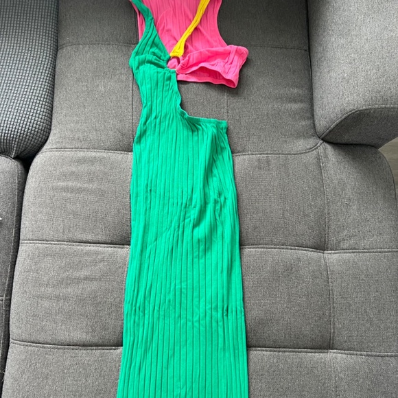 Multiple dresses - Picture 10 of 12